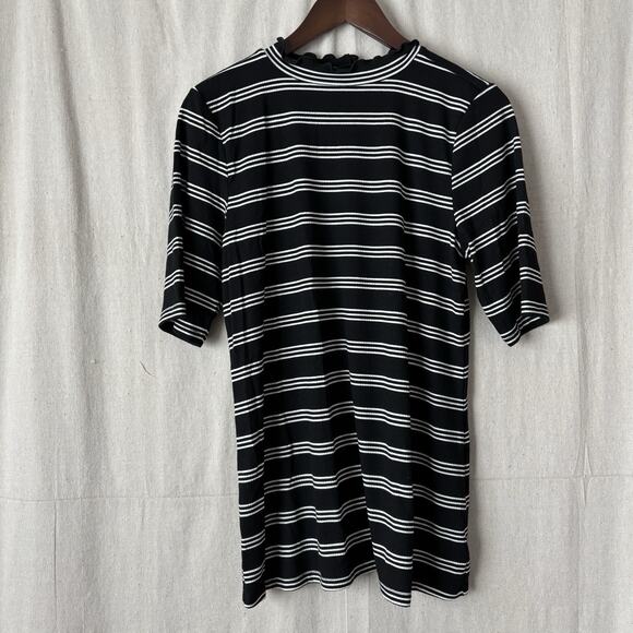 Torrid Striped Women Minimalist Preppy Tee Size 1 Stretchy Comfy 1/2 Sleeves - Picture 1 of 9
